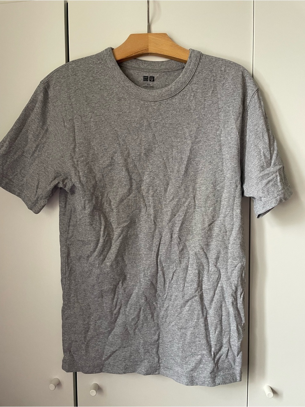 Uniqlo Men's Heather Gray Crew Neck T-Shirt
